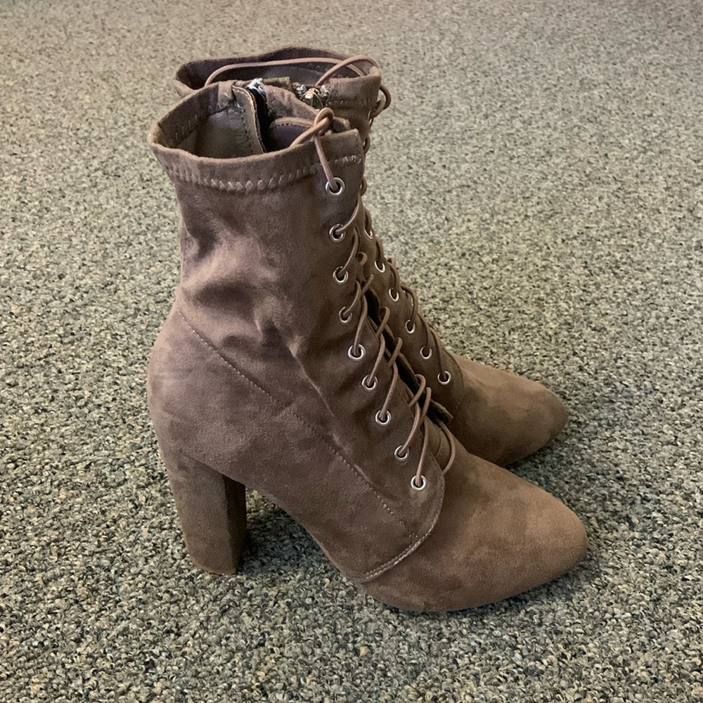 Lulu’s Suade Booties Size 7
